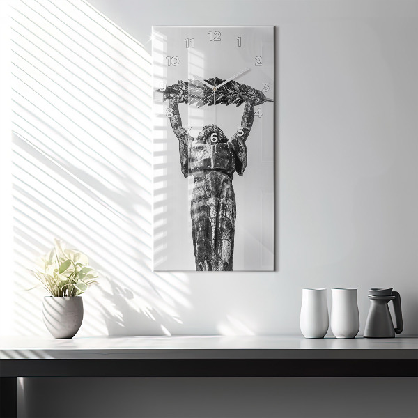 Vertikální nástěnné hodiny Socha Svobody v Budapešti