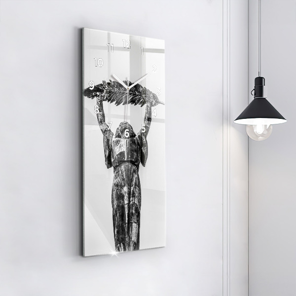 Vertikální nástěnné hodiny Socha Svobody v Budapešti