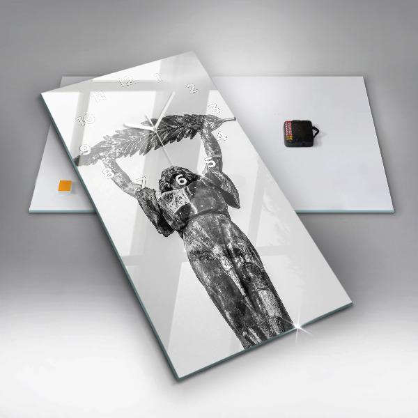 Vertikální nástěnné hodiny Socha Svobody v Budapešti