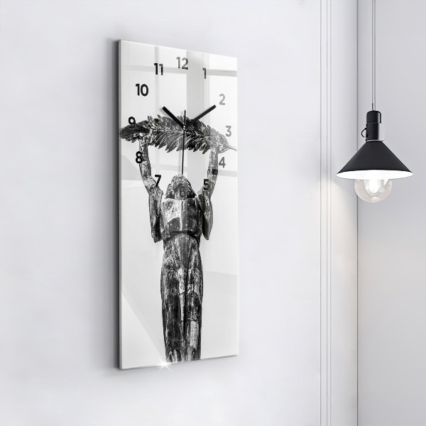 Vertikální nástěnné hodiny Socha Svobody v Budapešti