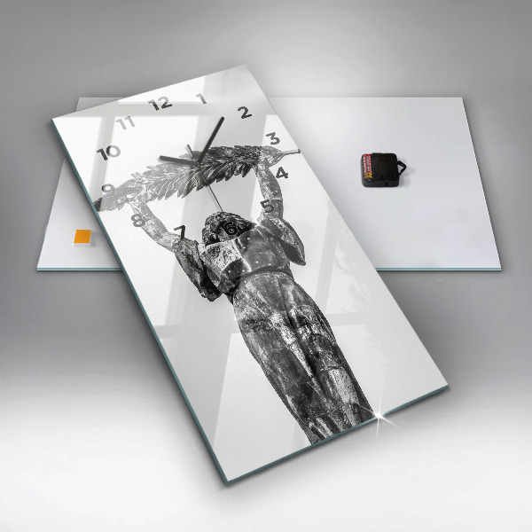 Vertikální nástěnné hodiny Socha Svobody v Budapešti