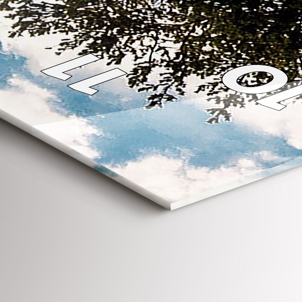 Vertikální nástěnné hodiny Strom na kopci