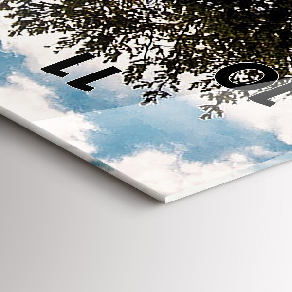 Vertikální nástěnné hodiny Strom na kopci