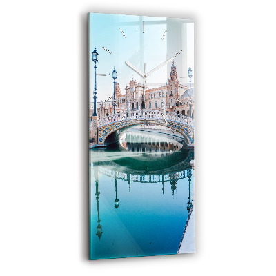 Vertikální nástěnné hodiny Španělské náměstí v Seville