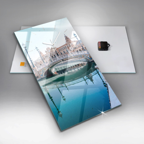 Vertikální nástěnné hodiny Španělské náměstí v Seville