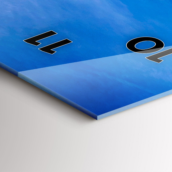 Vertikální skleněné hodiny Phuket v Thajsku