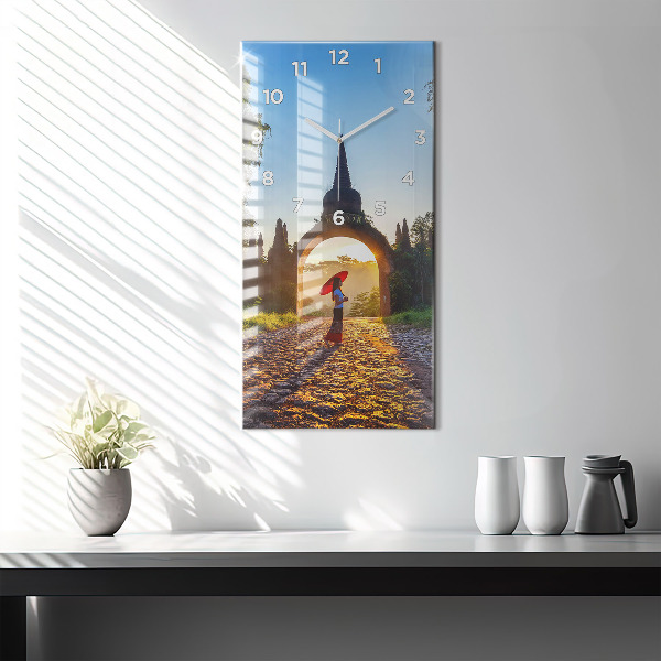 Vertikální skleněné hodiny Park Surat Thani v Thajsku