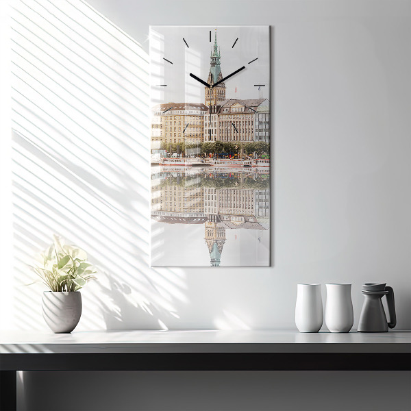 Vertikální skleněné hodiny Řeka Hamburk v Německu