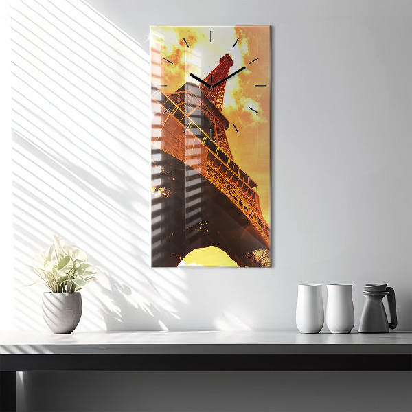 Vertikální skleněné hodiny Eiffelova věž v Paříži