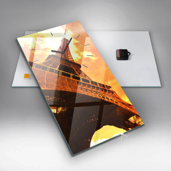 Vertikální skleněné hodiny Eiffelova věž v Paříži