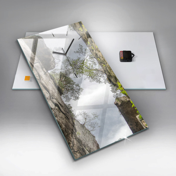 Vertikální skleněné hodiny Skalní město v České republice