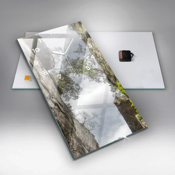 Vertikální skleněné hodiny Skalní město v České republice