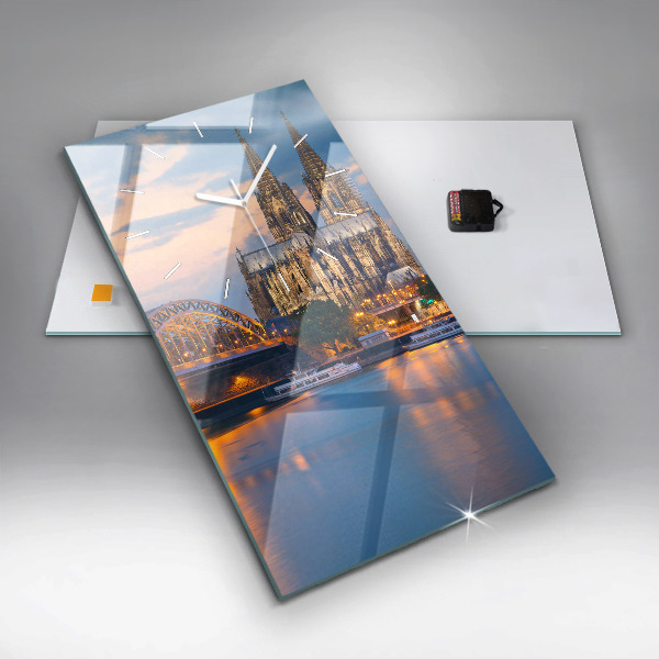 Vertikální skleněné hodiny Pohled na radnici