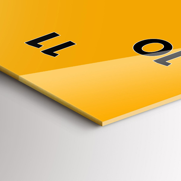 Vertikální nástěnné hodiny Barva zlatožlutá