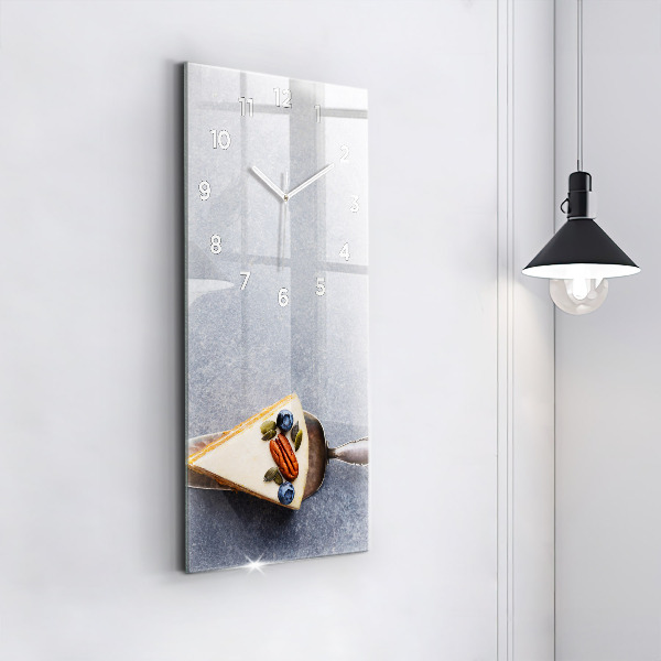 Vertikální nástěnné hodiny Kousek dortu