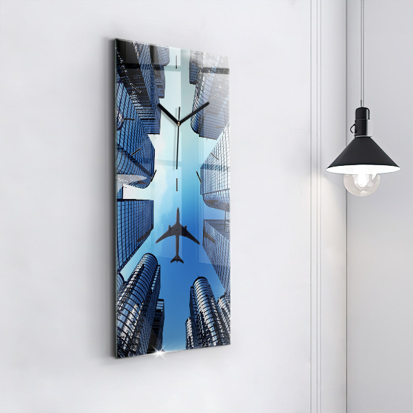 Vertikální skleněné hodiny Letadlo nad budovami