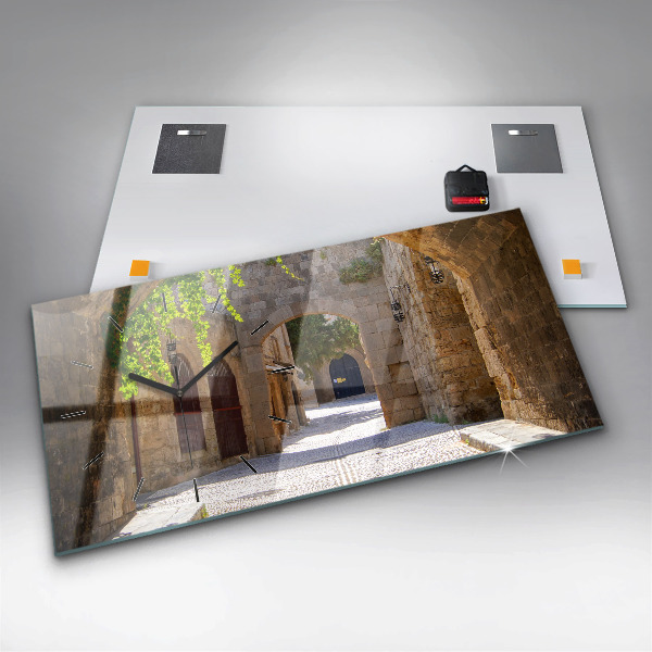 Horizontální hodiny na skle Malebná ulice na Rhodosu