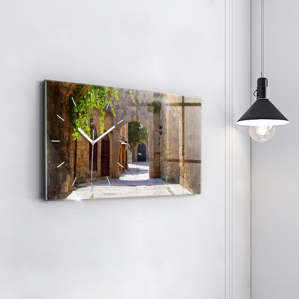 Horizontální hodiny na skle Malebná ulice na Rhodosu