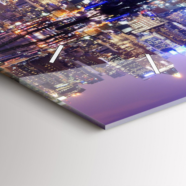 Horizontální hodiny na skle New York v noci