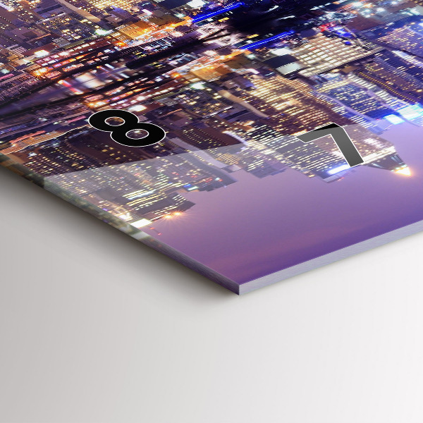 Horizontální hodiny na skle New York v noci