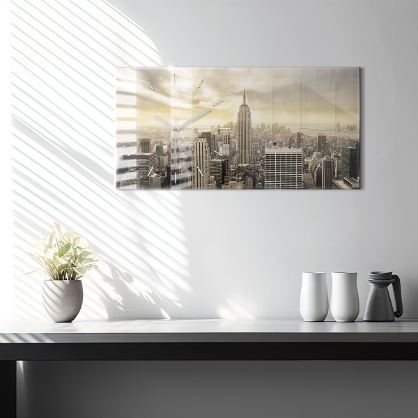 Horizontální hodiny na skle Věže v New Yorku