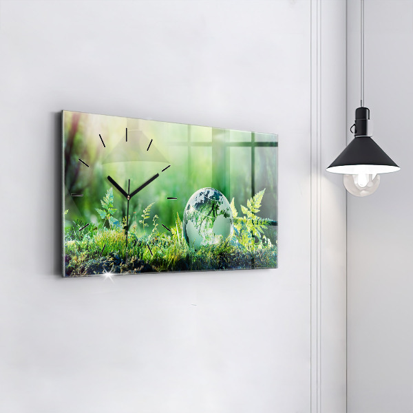 Horizontální hodiny na skle Zeměkoule