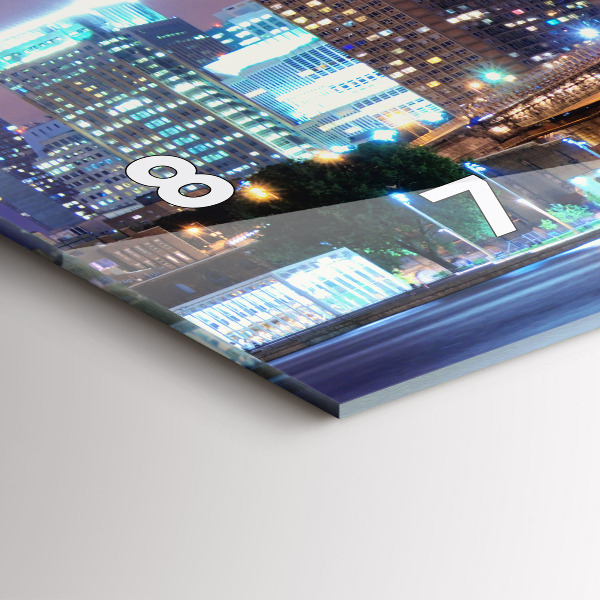 Horizontální hodiny na skle Brooklynský most a East River