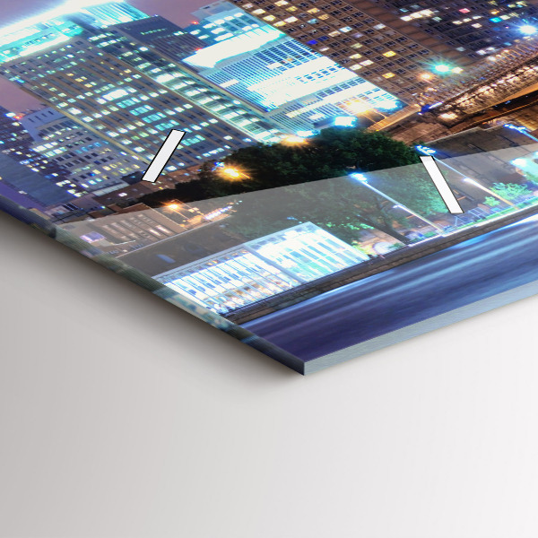 Horizontální hodiny na skle Brooklynský most a East River