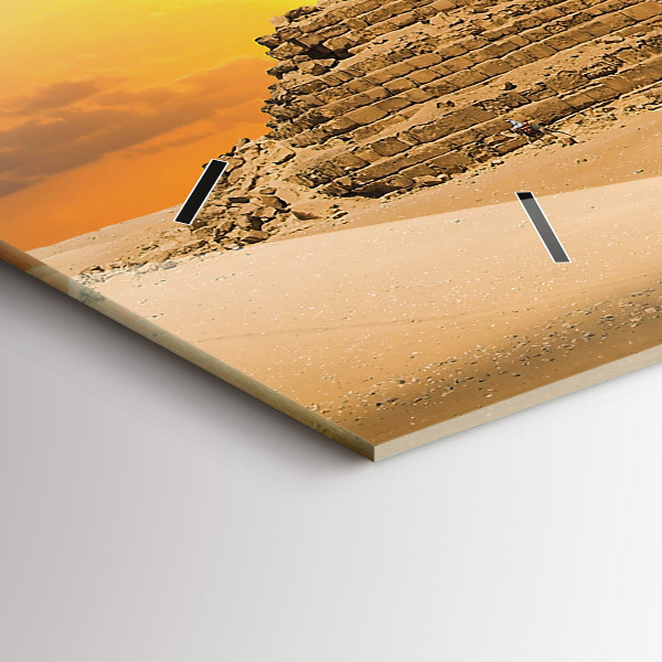 Horizontální hodiny na skle Pyramidy a západ slunce
