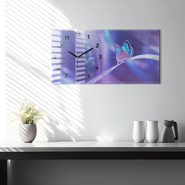 Horizontální skleněné hodiny na stěnu Motýl na trávě