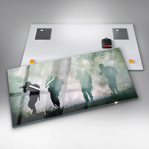 Horizontální skleněné hodiny na stěnu Vojáci v lese