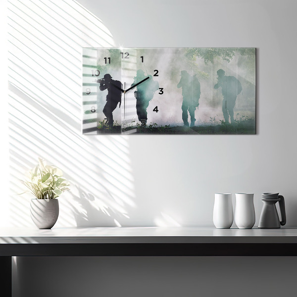 Horizontální skleněné hodiny na stěnu Vojáci v lese