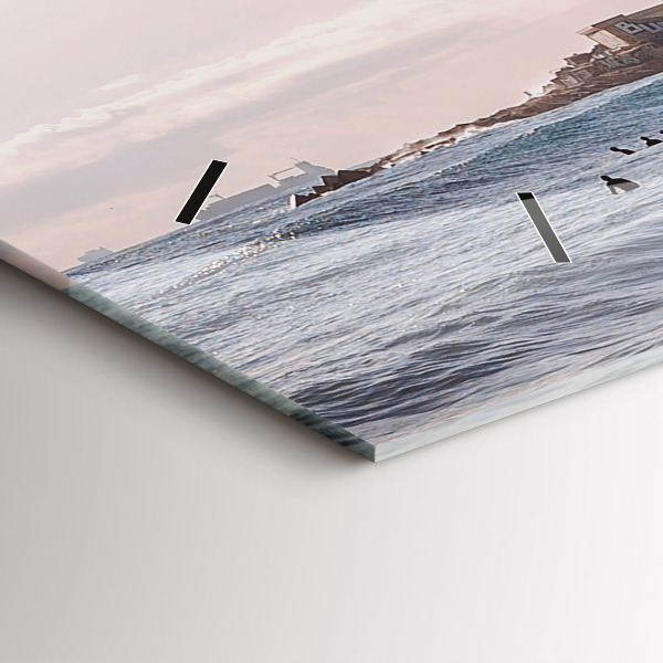 Horizontální skleněné hodiny na stěnu Surfař v Barceloně