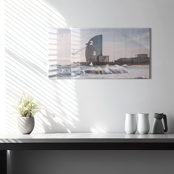 Horizontální skleněné hodiny na stěnu Surfař v Barceloně