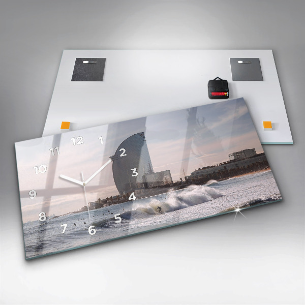 Horizontální skleněné hodiny na stěnu Surfař v Barceloně