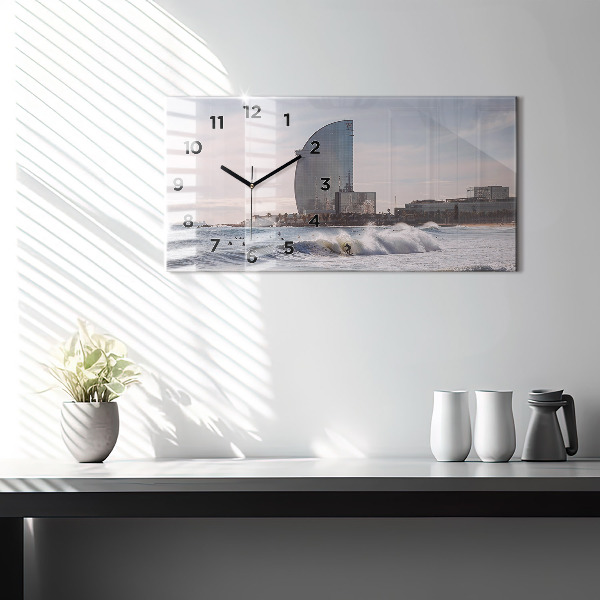 Horizontální skleněné hodiny na stěnu Surfař v Barceloně