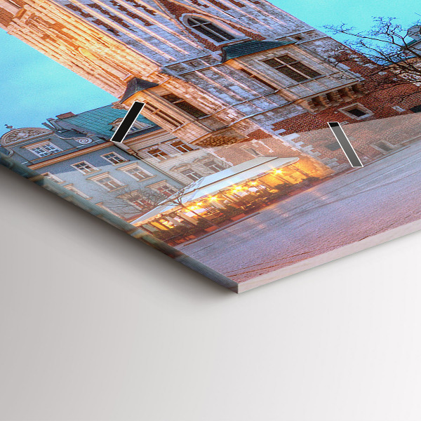 Horizontální hodiny na skle Hlavní náměstí v Krakově