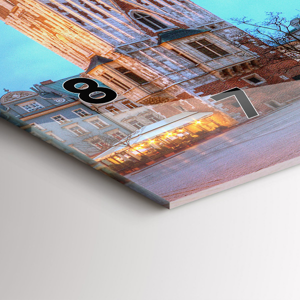 Horizontální hodiny na skle Hlavní náměstí v Krakově