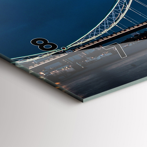 Horizontální skleněné hodiny na stěnu Tower Bridge Londýn v noci