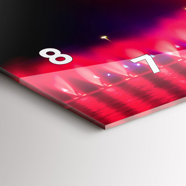 Horizontální hodiny na skle Vratislavská fontána v noci