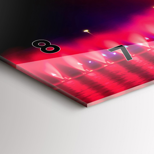 Horizontální hodiny na skle Vratislavská fontána v noci