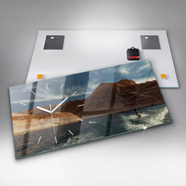 Horizontální skleněné hodiny na stěnu Osoba na vodních lyžích