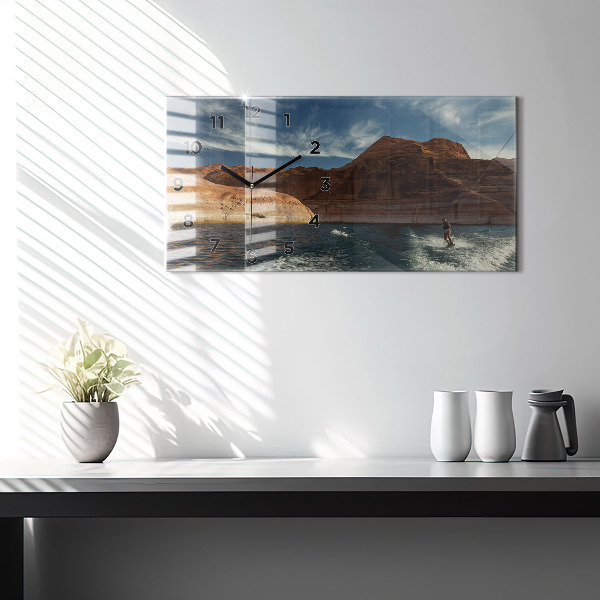 Horizontální skleněné hodiny na stěnu Osoba na vodních lyžích
