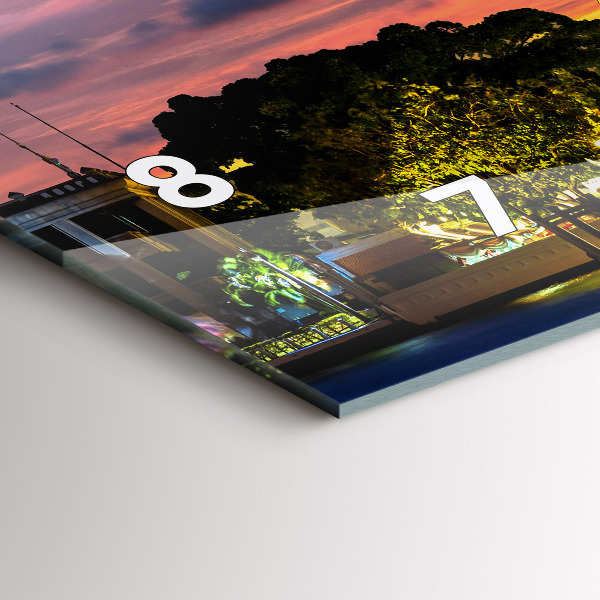 Horizontální hodiny na skle Chrám v Bangkoku