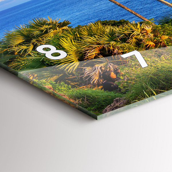 Horizontální hodiny na skle Phuket v Thajsku