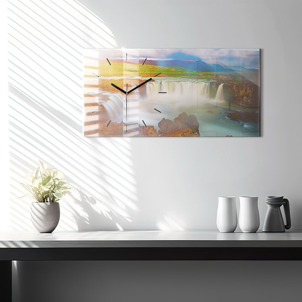 Horizontální hodiny na skle Godafoss na Islandu