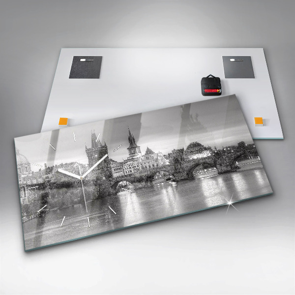 Horizontální hodiny na skle Pohled na Karlův most v Praze