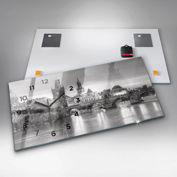 Horizontální hodiny na skle Pohled na Karlův most v Praze