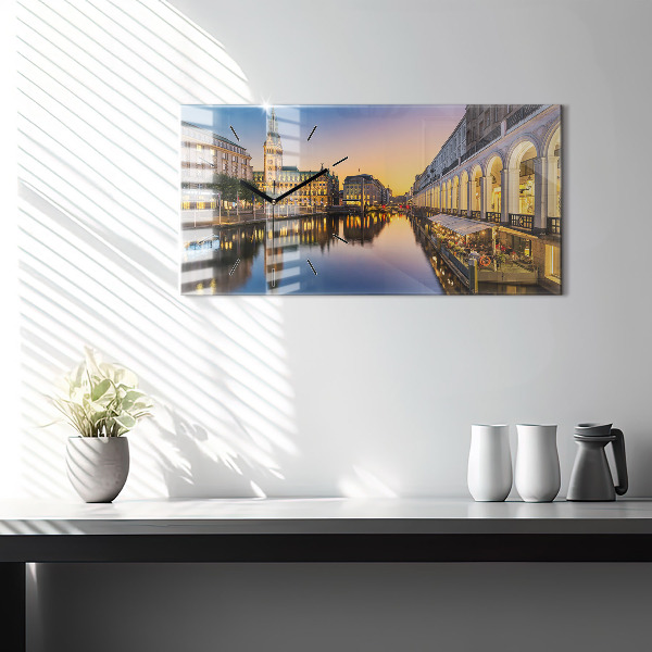 Horizontální hodiny na skle Hamburská radnice