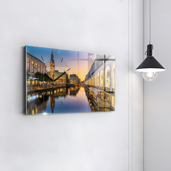 Horizontální hodiny na skle Hamburská radnice